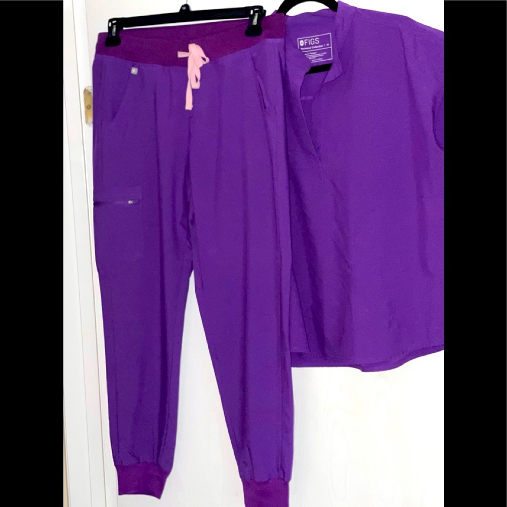 Ultra Violet FIGS jogger pants scrub set .